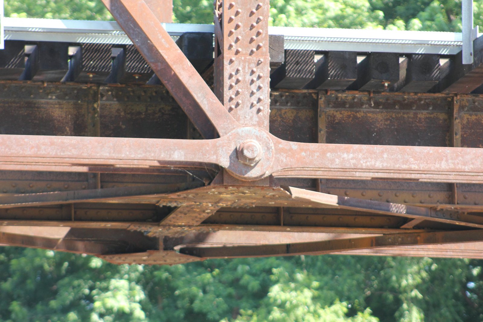 Lower connection